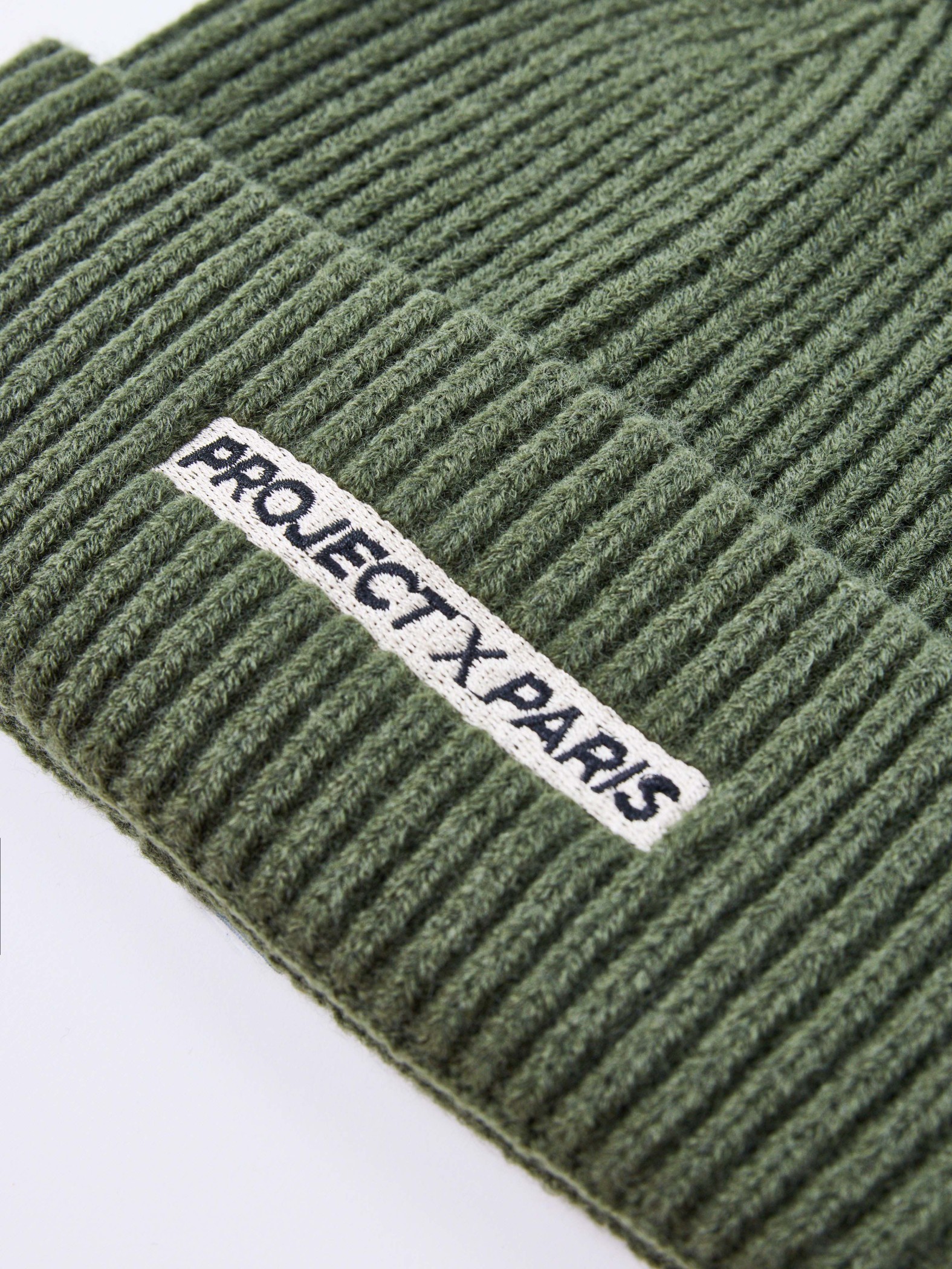 BONNET BRODÉ